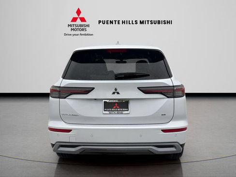 New 2026 Mitsubishi Outlander SE image 6