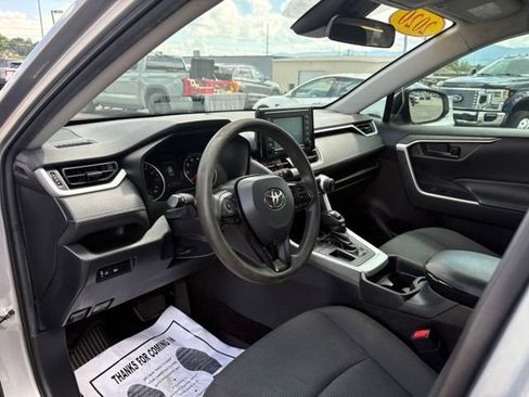Used 2020 Toyota RAV4 LE FWD image 3