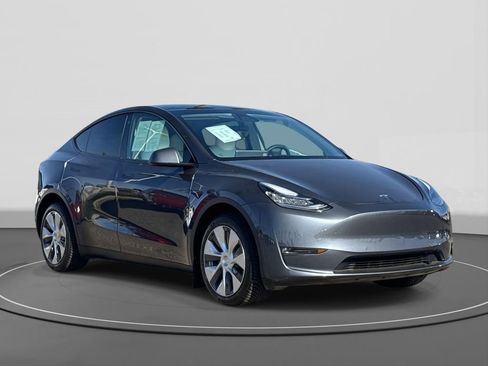 Used 2021 Tesla Model Y Long Range image 3