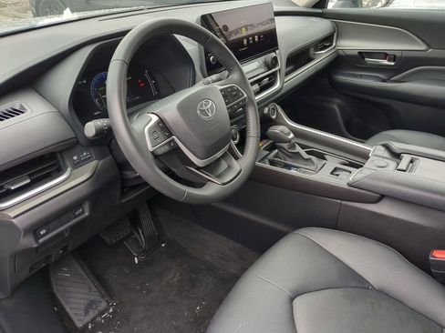 Used 2025 Toyota Grand Highlander AWD image 15