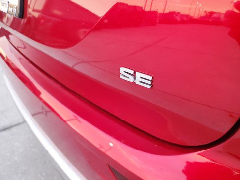 Used 2024 Mitsubishi Outlander SE image 6