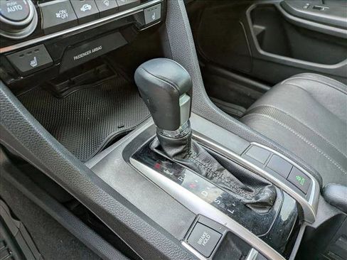 Used 2017 Honda Civic Touring image 10