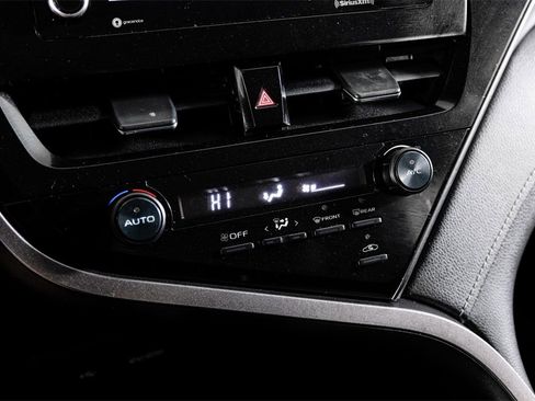 Used 2021 Toyota Camry SE image 22