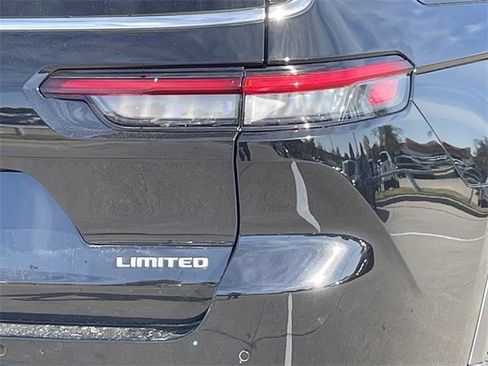 Used 2025 Jeep Grand Cherokee L Limited image 7