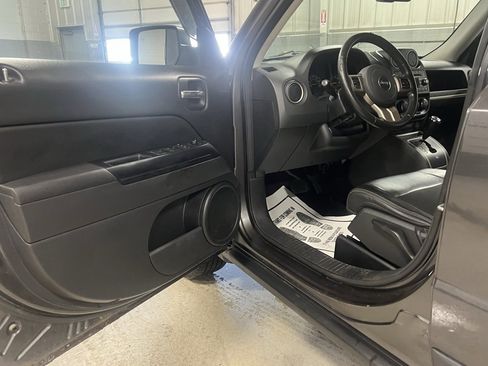 Used 2016 Jeep Patriot 75th Anniversary w/ Power Value Group image 17