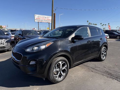 Used 2021 Kia Sportage LX image 3