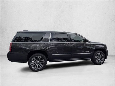 Used 2018 GMC Yukon XL Denali w/ Denali Ultimate Package AWD/4WD image 4