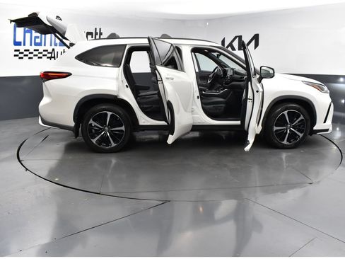Used 2021 Toyota Highlander XSE AWD/4WD image 28