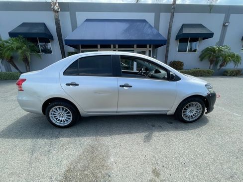 Used 2012 Toyota Yaris Sedan FWD image 4