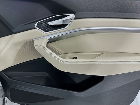 Used 2024 Audi Q8 e-tron Premium image 23