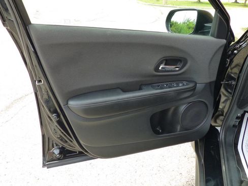 Used 2021 Honda HR-V LX image 19