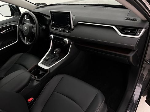 Used 2019 Toyota RAV4 Limited image 13