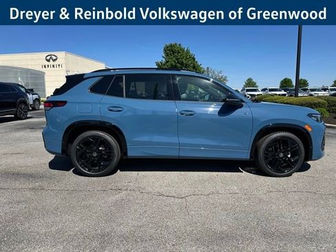 New 2026 Volkswagen Tiguan SE R-Line FWD image 8