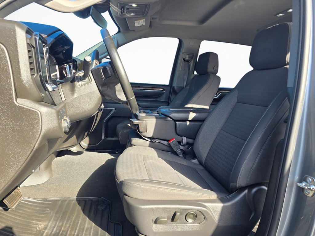 Used 2025 Chevrolet Silverado 2500 LT w/ Convenience Package AWD/4WD image 12
