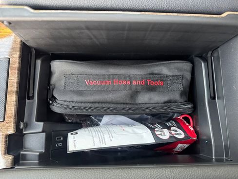 Used 2025 Toyota Sienna Platinum image 28