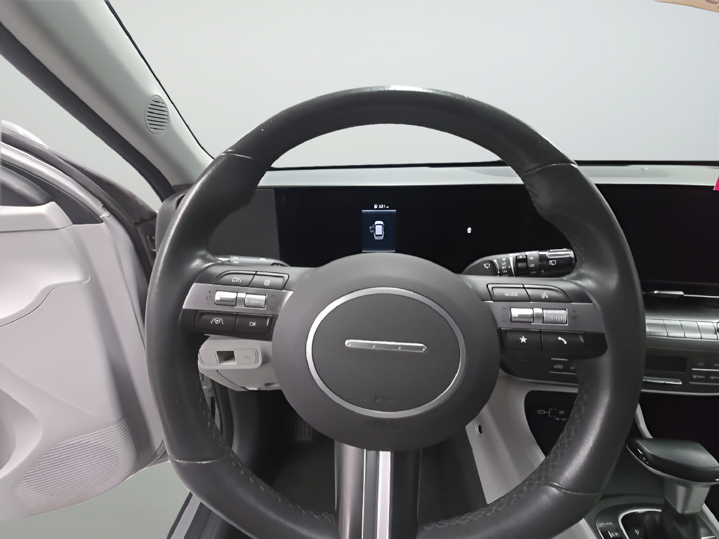 Certified 2025 Hyundai Kona SEL FWD image 31