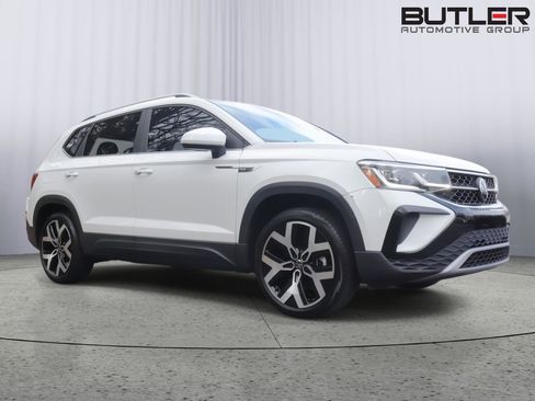 Used 2023 Volkswagen Taos SEL image 9