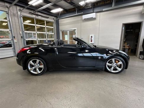 Used 2006 Nissan 350Z Grand Touring RWD image 30