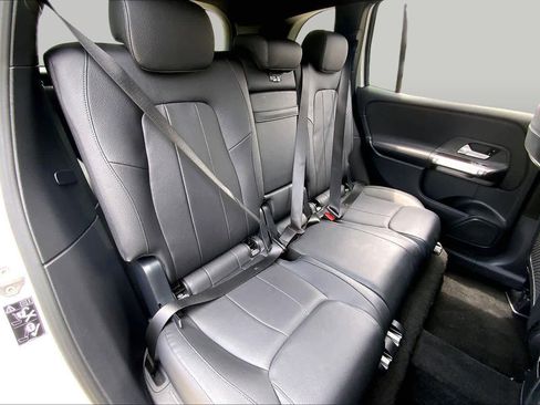 Used 2021 Mercedes-Benz GLB 250 4MATIC image 20