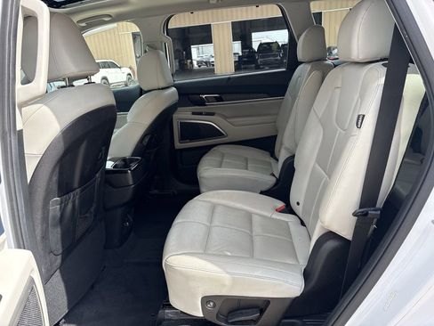 Used 2023 Kia Telluride EX w/ EX Captain's Chair Package AWD/4WD image 25