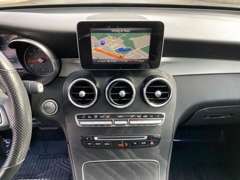 Used 2019 Mercedes-Benz GLC 300 4MATIC w/ Premium Package image 35