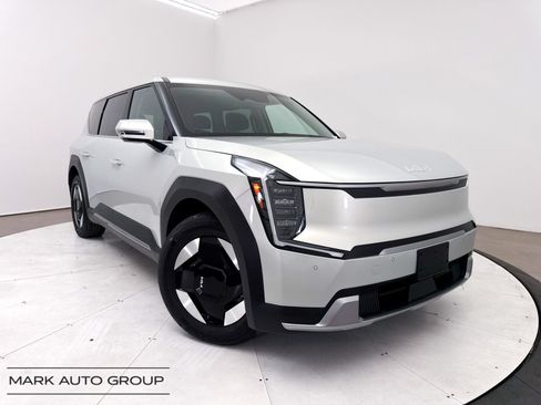 Certified 2024 Kia EV9 Light Long Range RWD image 1