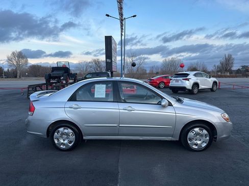 Used 2008 Kia Spectra EX image 3