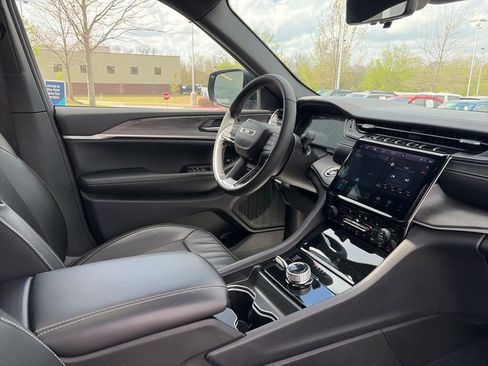 Used 2024 Jeep Grand Cherokee L Limited w/ Luxury Tech Group II image 32