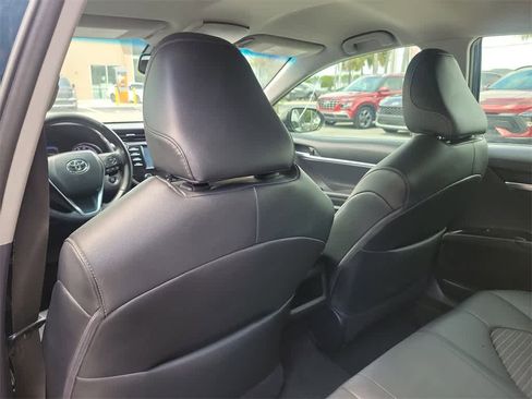 Used 2018 Toyota Camry L image 11