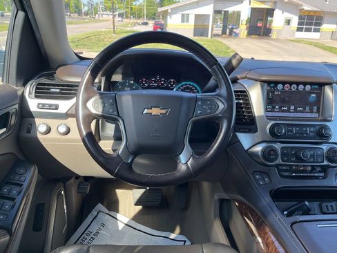 Used 2019 Chevrolet Suburban Premier AWD/4WD image 28