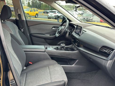 Used 2022 Nissan Rogue SV image 10