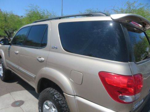 Used 2005 Toyota Sequoia SR5 AWD/4WD image 7