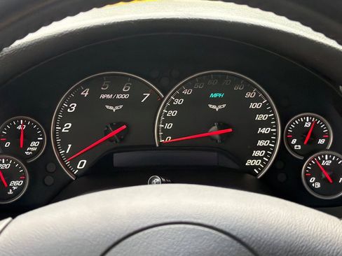 Used 2006 Chevrolet Corvette Coupe w/ Preferred Equipment Group RWD image 23