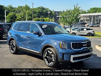 Used 2024 Kia Telluride S w/ S Sunroof Package