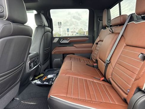 New 2026 GMC Sierra 3500 Denali Ultimate w/ LPO, Black Badging Package AWD/4WD image 9