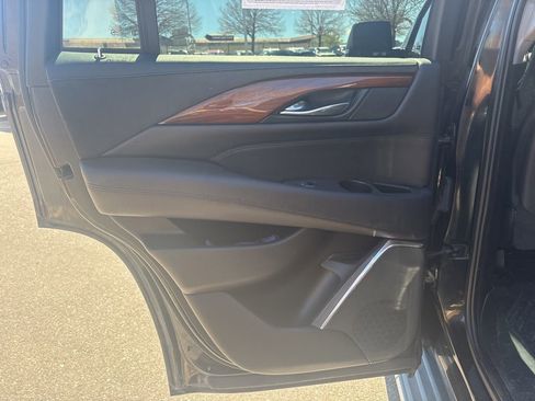 Used 2017 Cadillac Escalade Luxury image 15