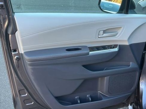 Certified 2022 Toyota Sienna LE image 7