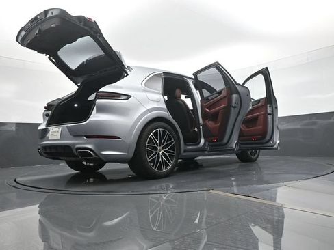 Certified 2024 Porsche Cayenne AWD/4WD image 26