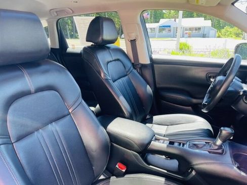 Used 2024 Honda HR-V EX-L image 12