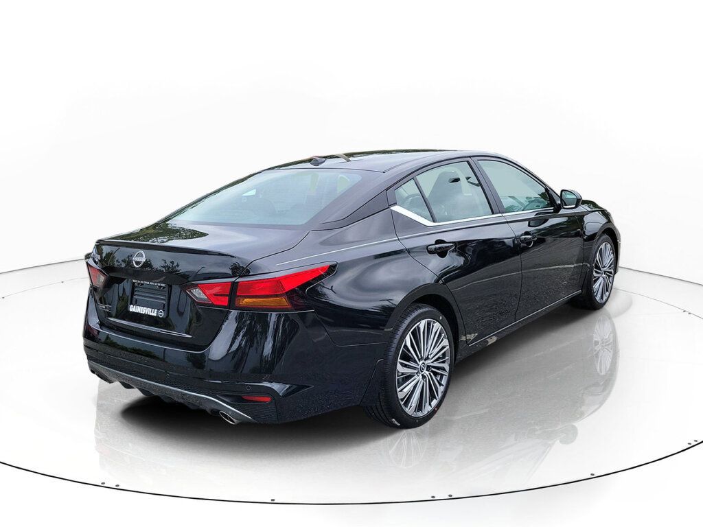 New 2026 Nissan Altima 2.5 SV FWD image 2