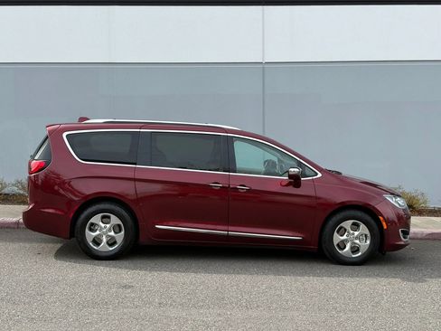 Used 2018 Chrysler Pacifica Limited w/ Advanced Safetytec Group image 7
