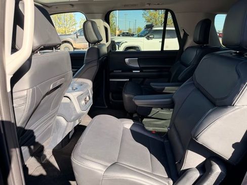 Used 2025 Ford Expedition Platinum image 9