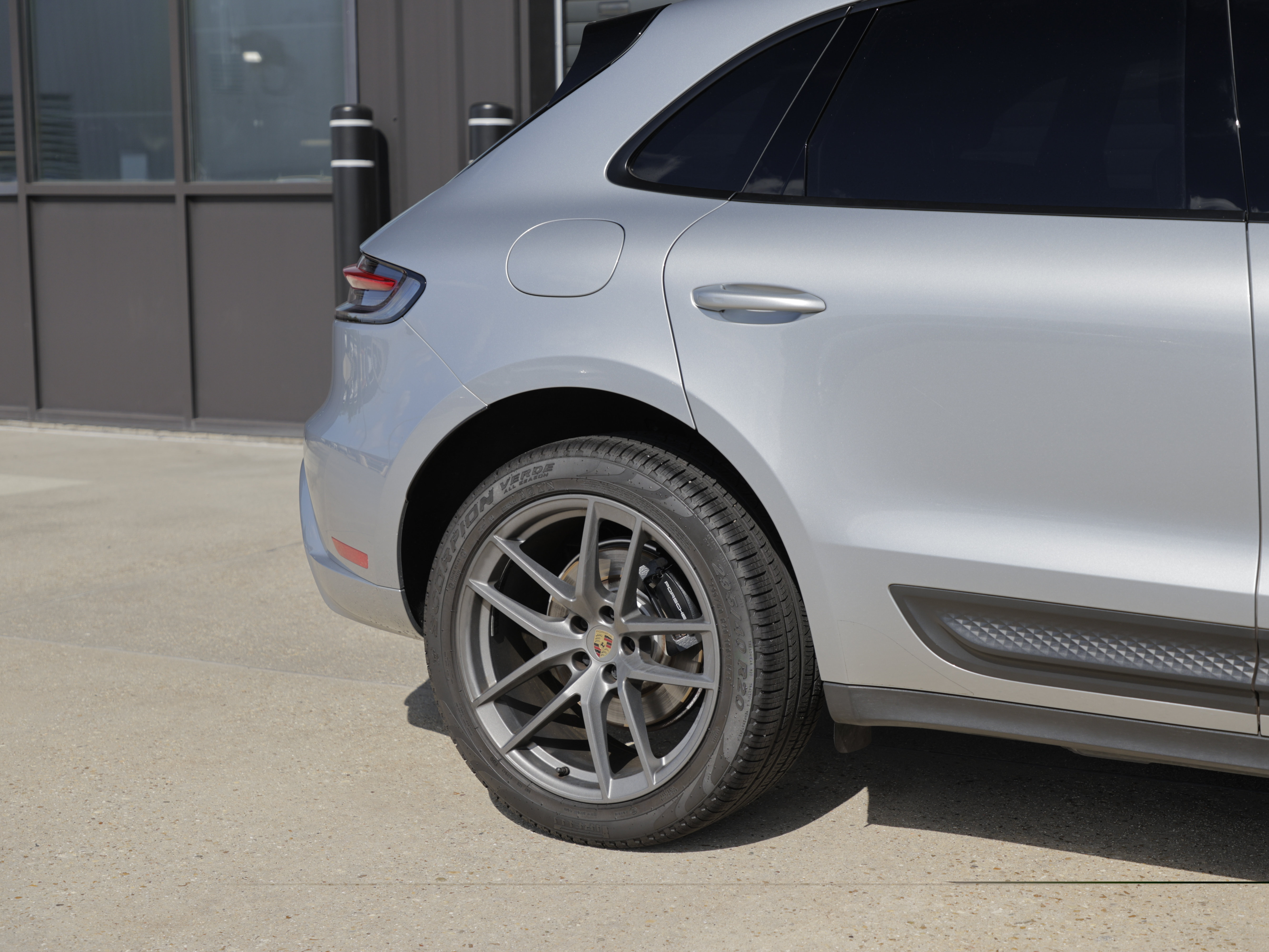 Certified 2023 Porsche Macan Turbo AWD/4WD image 10