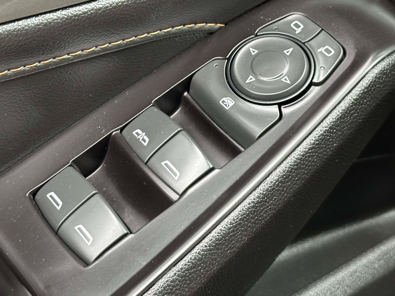 Used 2020 Chevrolet Traverse LT w/ Driver Confidence II Package AWD/4WD image 16