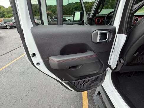 Used 2019 Jeep Wrangler Unlimited Rubicon AWD/4WD image 29