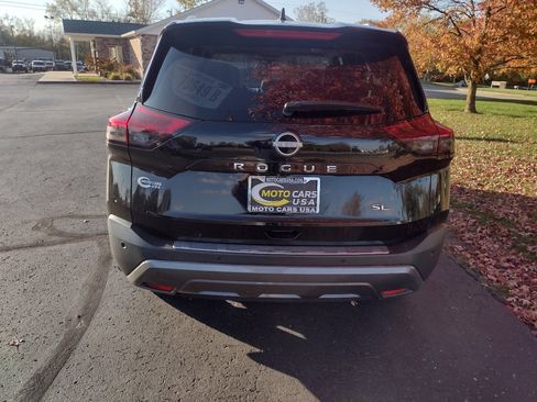 Used 2023 Nissan Rogue SL image 3