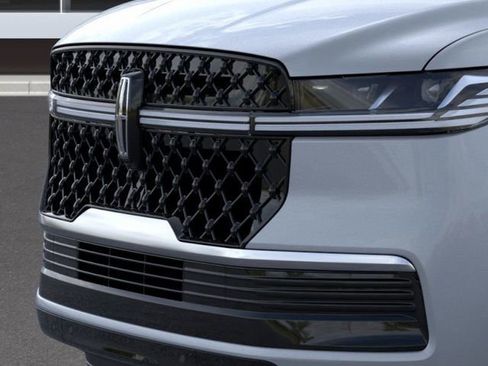 New 2025 Lincoln Navigator L Reserve w/ Jet Appearance Package image 18