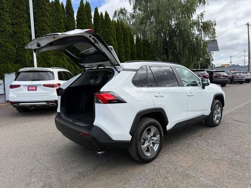 Used 2025 Toyota RAV4 XLE AWD/4WD image 10