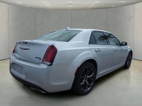 Used 2023 Chrysler 300 S RWD image 4