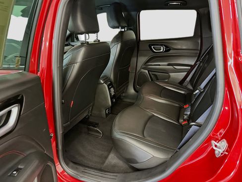 Used 2025 Jeep Compass Trailhawk AWD/4WD image 28